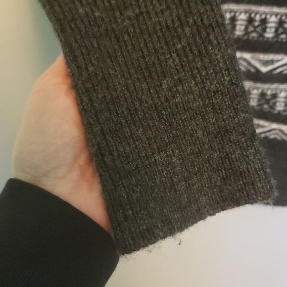 Kismet fair isle grey sweater size medium - Picture 3 of 6